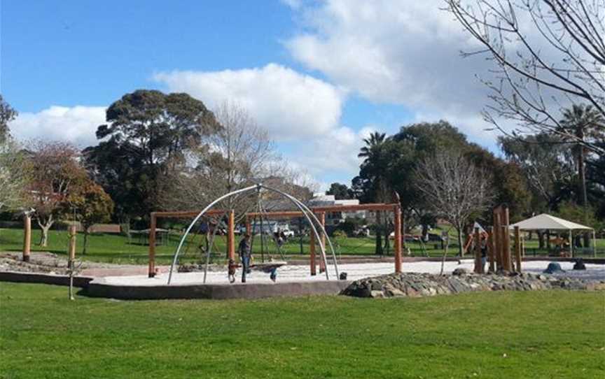 Eyre Park, Local Facilities in Middleton Beach