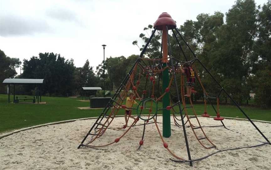 Centenary Park, Local Facilities in Belmont