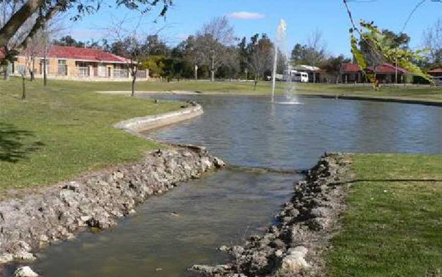 Emu Lakes, Local Facilities in Ballajura