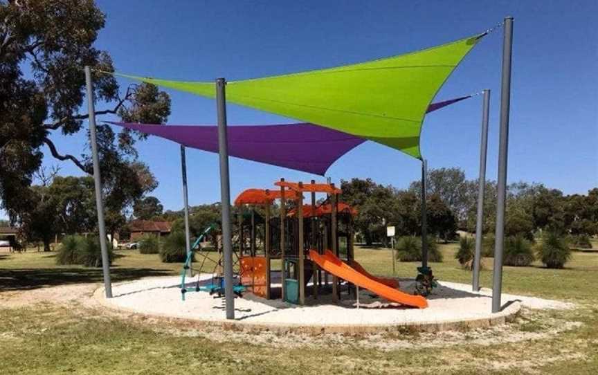 Ian Robbins Park, Local Facilities in Alexander Heights