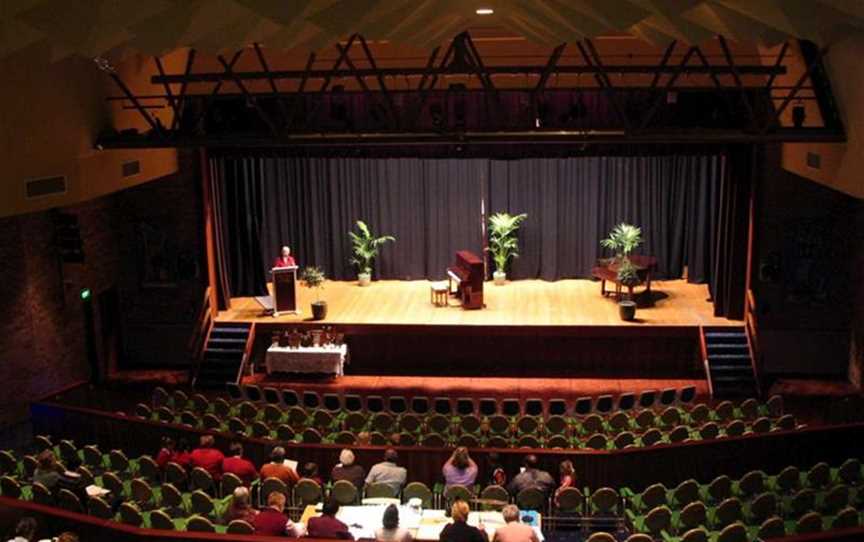 Esperance Civic Centre, Local Facilities in Esperance