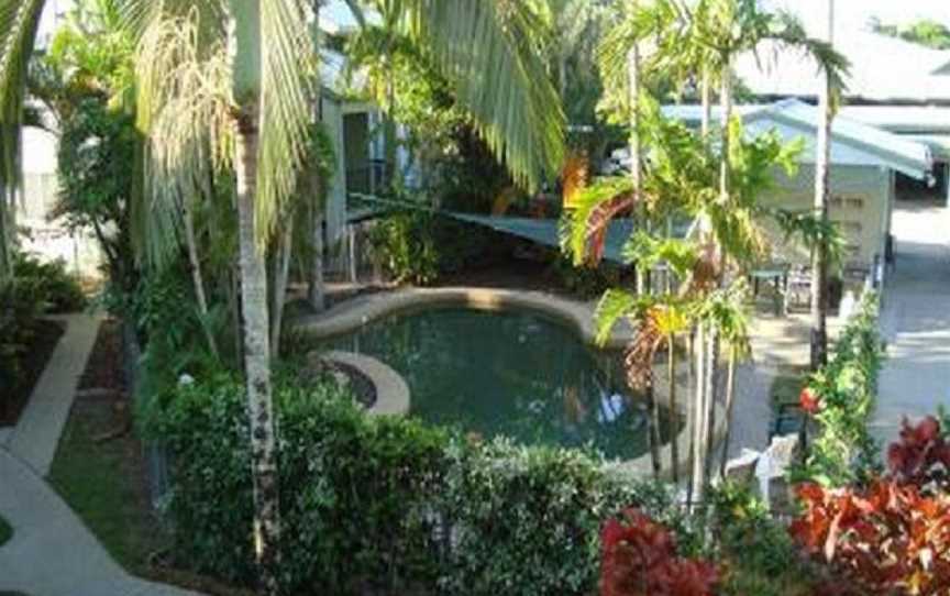 Coral Reef Apartments, Westcourt, QLD