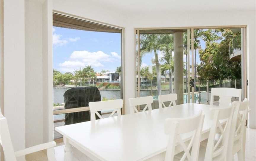 Stunning 4BD Waterfront Paradise with Pool, Mermaid Waters, QLD
