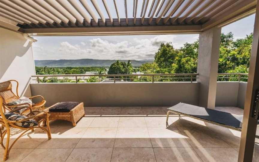 Villa Mercedes - Luxury Holiday Villa, Accommodation in Port Douglas