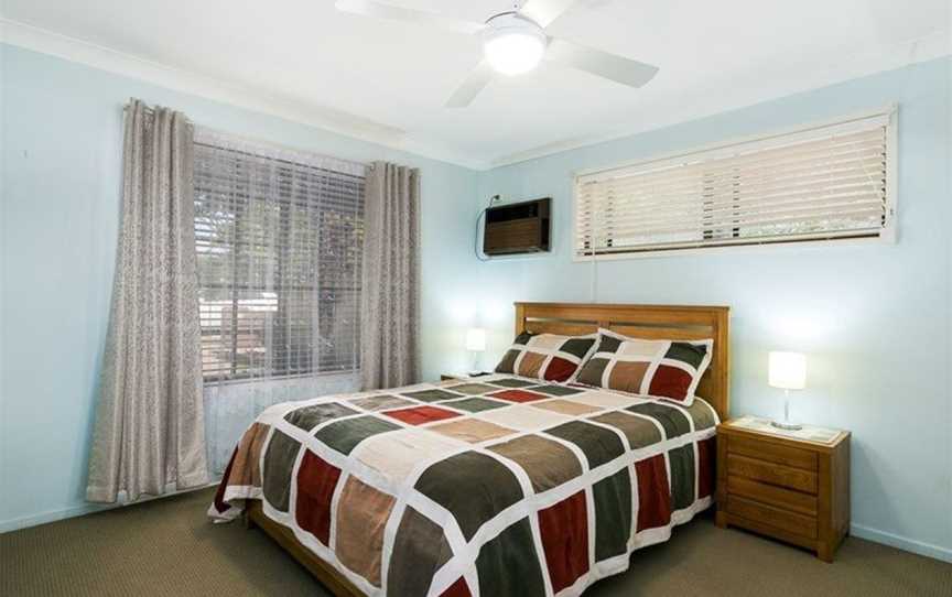 Beachside Holiday Home, Redcliffe, QLD
