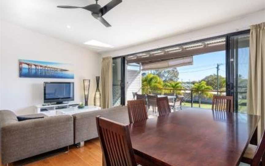 Unit 3 Rainbow Surf - Modern, double storey townhouse with large shared pool, close to beach and shop, Rainbow Beach, QLD