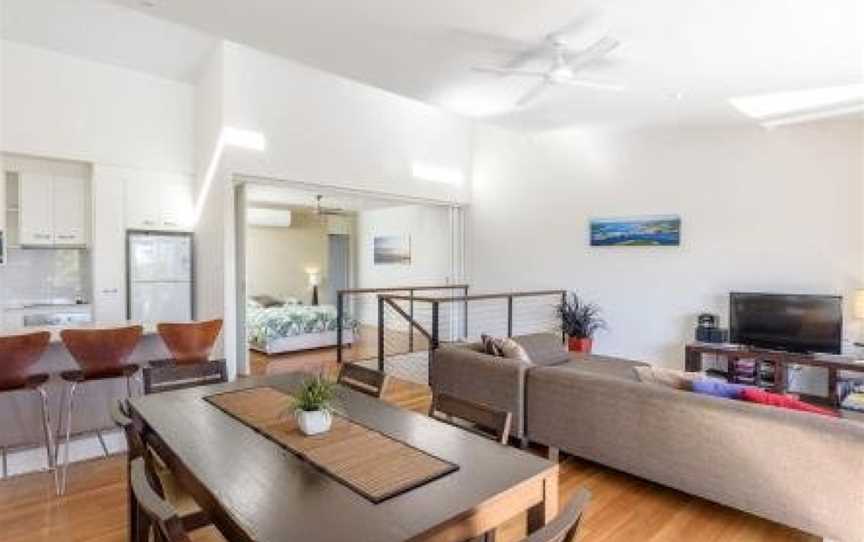 Unit 4 Rainbow Surf - Modern, double storey townhouse with large shared pool, close to beach and shop, Rainbow Beach, QLD