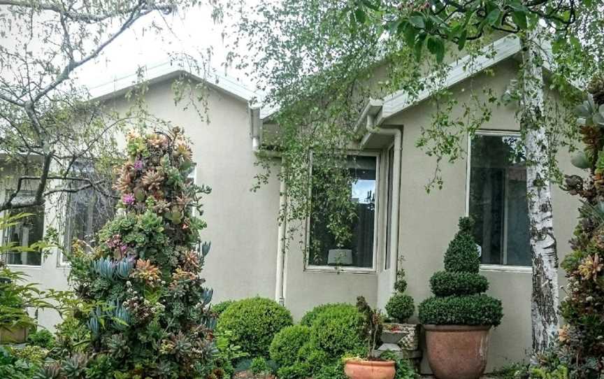 Topiary Haven, Accommodation in West Launceston