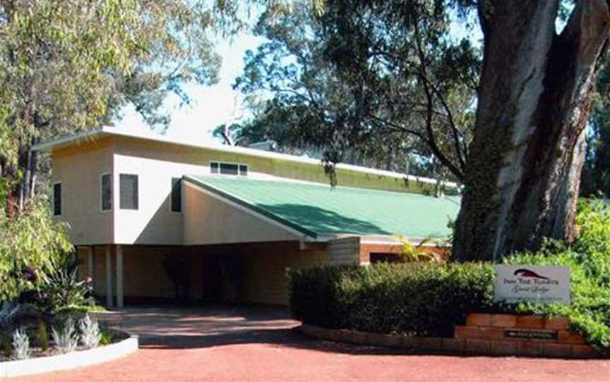 Inn the Tuarts Guest Lodge, Accommodation in Busselton - Suburb