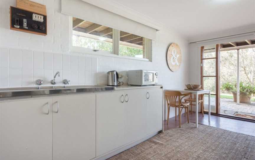 Sunseeker Cottage - Gorgeous seaside cottage, Blairgowrie, VIC