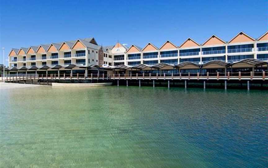 Dolphin Quay Apartments, Accommodation in Mandurah - Town