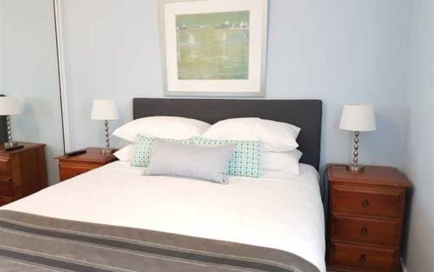 Newcastle Short Stay Accommodation - Flagstaff Apartment, Newcastle East, NSW