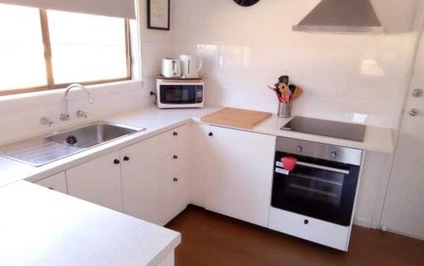 The Husky house 1 or 2 bedrooms or The Husky Studio Suite stayinjervisbay com, Huskisson, NSW