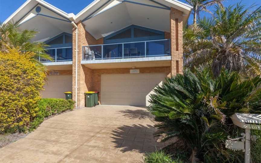 3-Bedroom House -Tah Villa, Fingal Bay, NSW