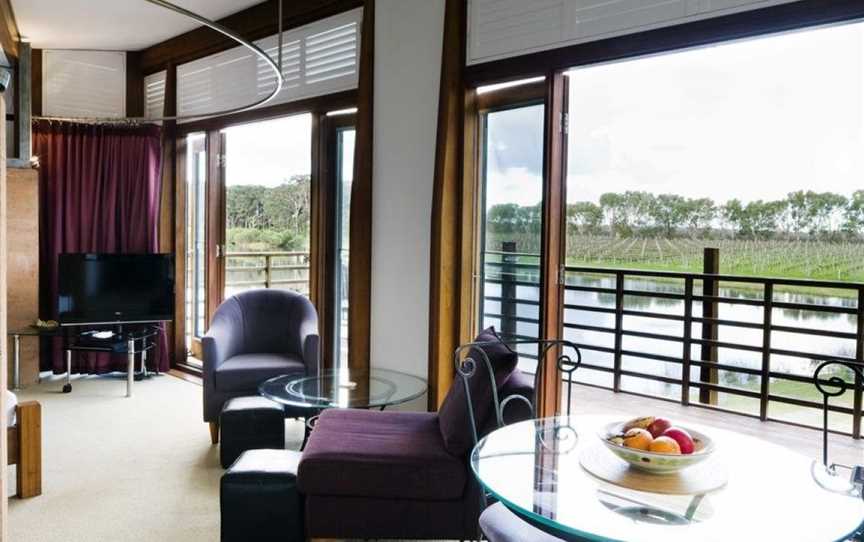 Bettenay's Lakeside Spa Apartment and Chalets, Cowaramup, WA