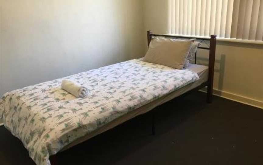 Newly furnished cosy home, Queens Park, WA