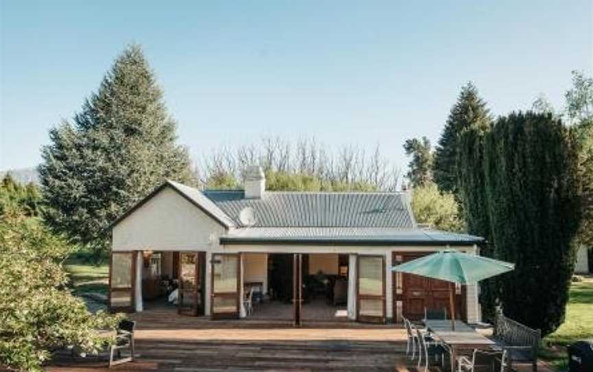 Pear Tree Cottage l Country Luxury l Hot Tub l 15 Guests, Argyle Hill, New Zealand