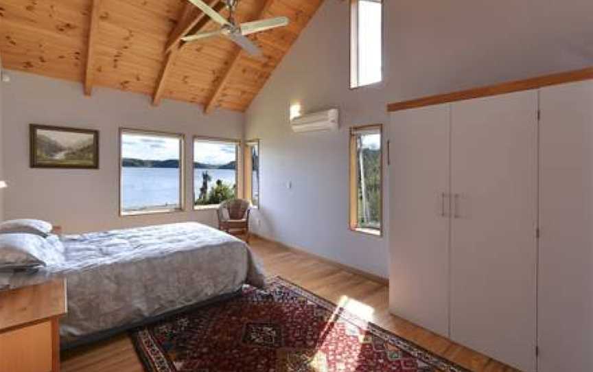 Rotorua Lakes Luxury Lakeside Bed and Breakfast, Lake Okataina, New Zealand