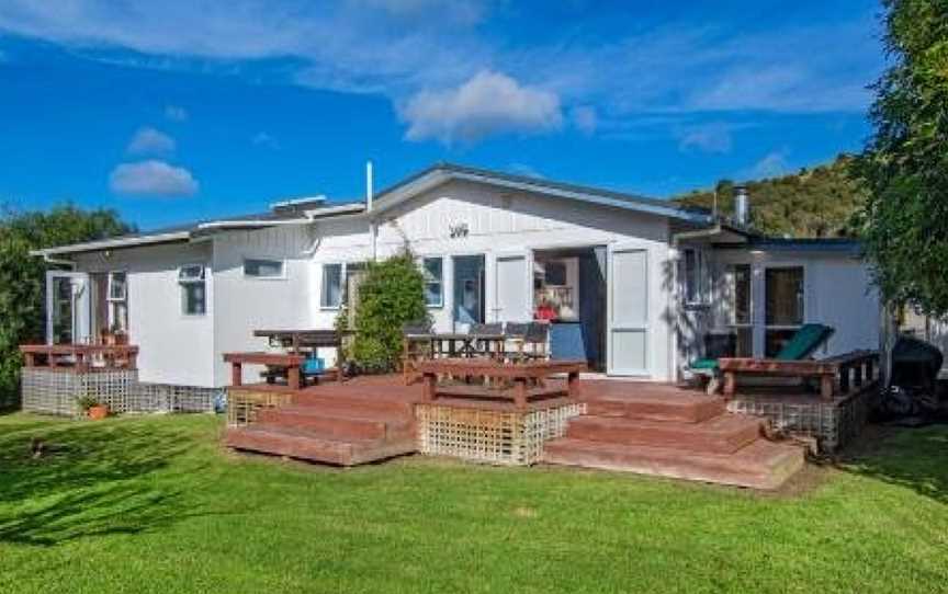 Teal Bay Treasure - Teal Bay Holiday Home, Whangaruru North, New Zealand