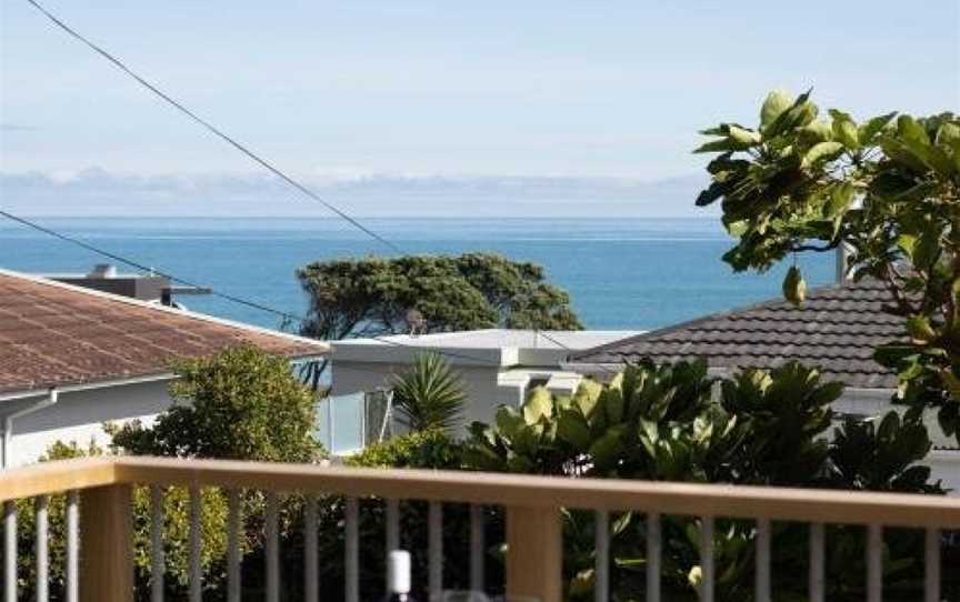 BLUE WATER COTTAGE - BY THE SEA, Ferndale, New Zealand