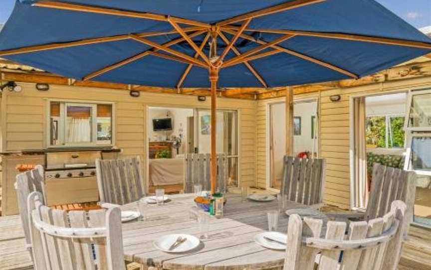 Oysters Retreat - Cooks Beach Holiday Home, Hahei, New Zealand