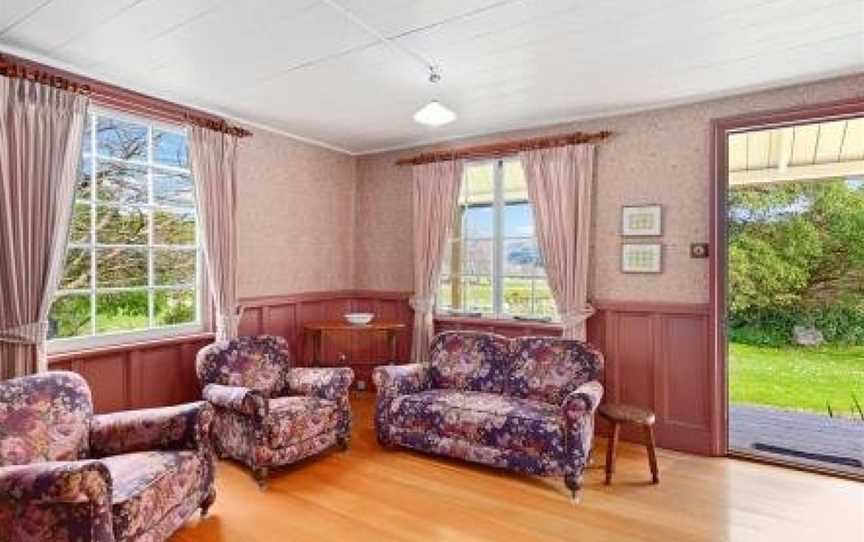Historic Pavitt Cottage - Robinsons Bay Holiday Home, Akaroa, New Zealand