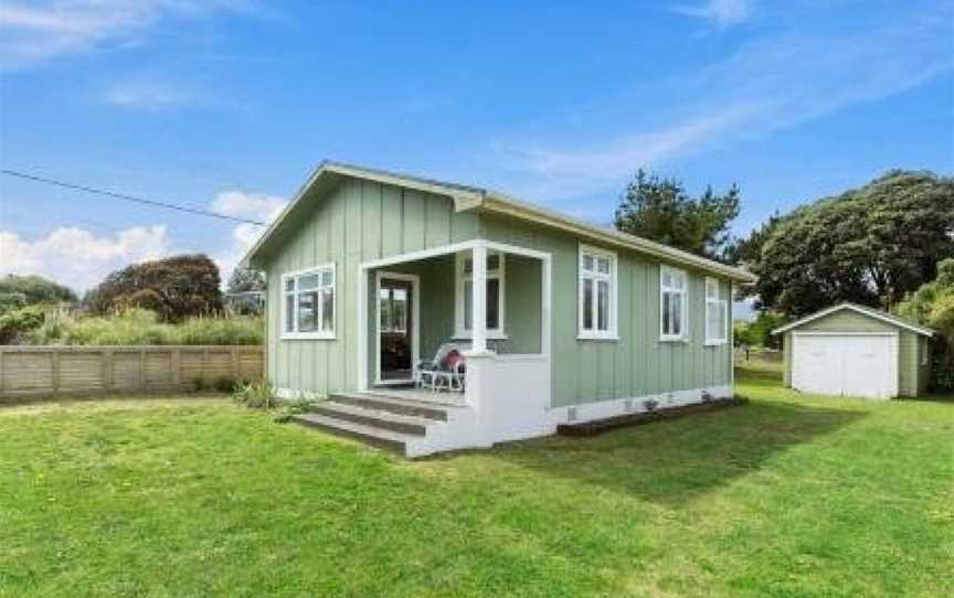 The Beach House - Kapiti Coast Holiday Home, Paraparaumu, New Zealand