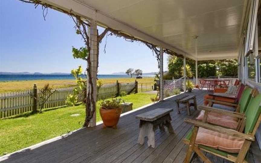 Breachmor - Tauranga Taupo Lakefront Holiday Home, Kuratau, New Zealand