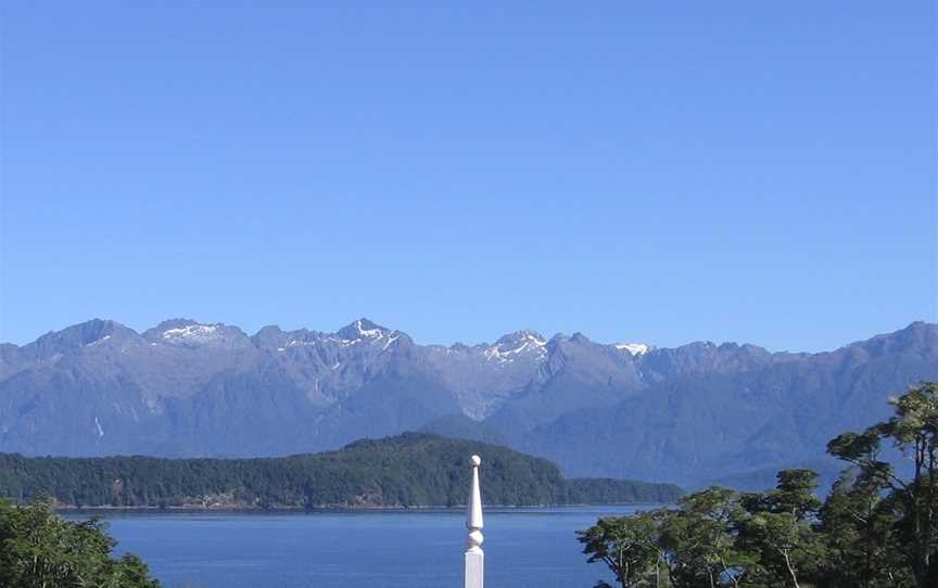 Murrells Grand View House, Accommodation in Manapouri