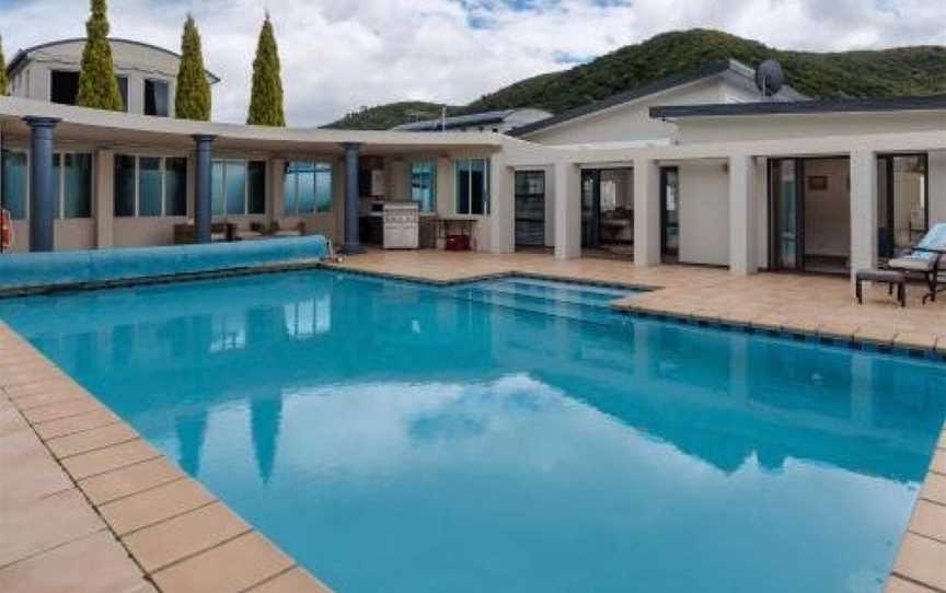 Poolside Retreat - Picton Holiday House Waikawa, Picton, New Zealand