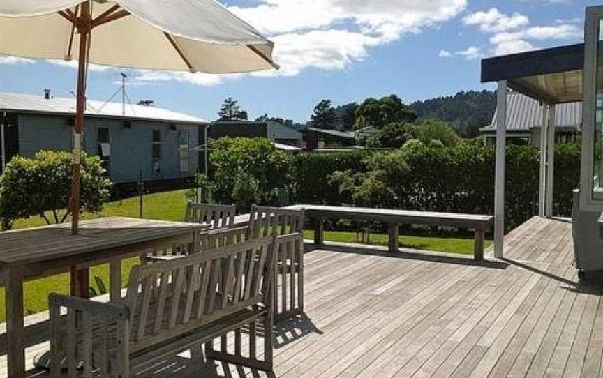 Kowhai Retreat - Matarangi Holiday Home, Matarangi, New Zealand