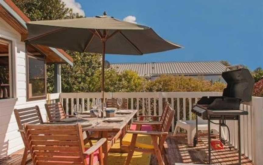 Perfect on Pleasant - Pauanui Holiday Home, Pauanui, New Zealand