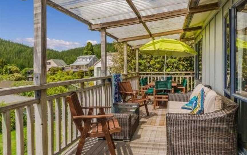 The Gardener's Beach House - Onemana Holiday Home, Opoutere, New Zealand