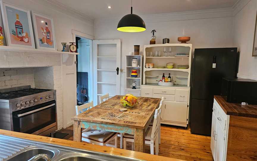 Sausalito Daylesford - Dog Friendly, Accommodation in Daylesford - Kitchen