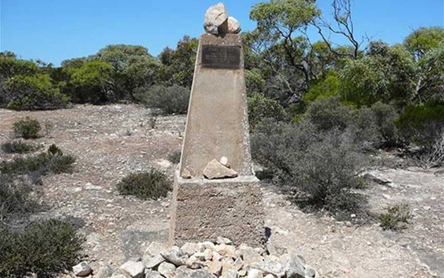 Baxter's Memorial, Tourist attractions in Caiguna