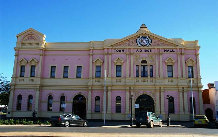 Kalgoorlie Town Hall, Tourist attractions in Kalgoorlie