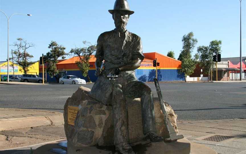 Paddy Hannan Statue, Attractions in Kalgoorlie
