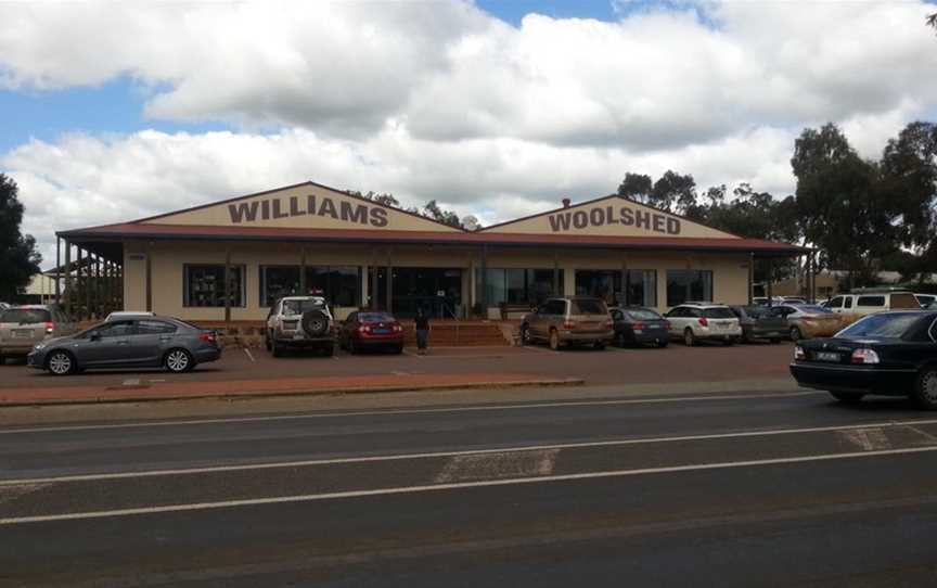 The Williams Woolshed, Attractions in Williams