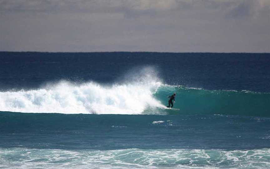 Surfing at Tombstones, Attractions in Carnarvon - Town