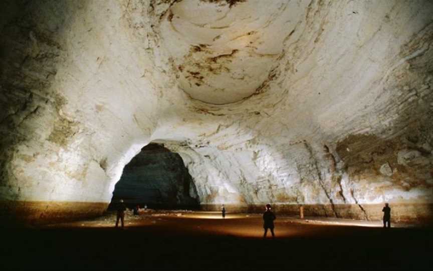Abrakurrie Cave, Tourist attractions in Eucla
