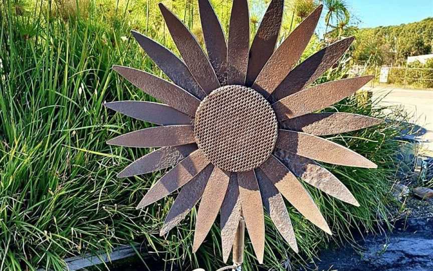 Large sunflower sculpture by Ron Edwards, made from recycled steel