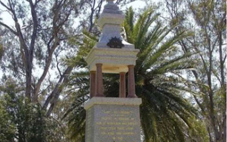 Murchison War Memorial, Attractions in Murchison