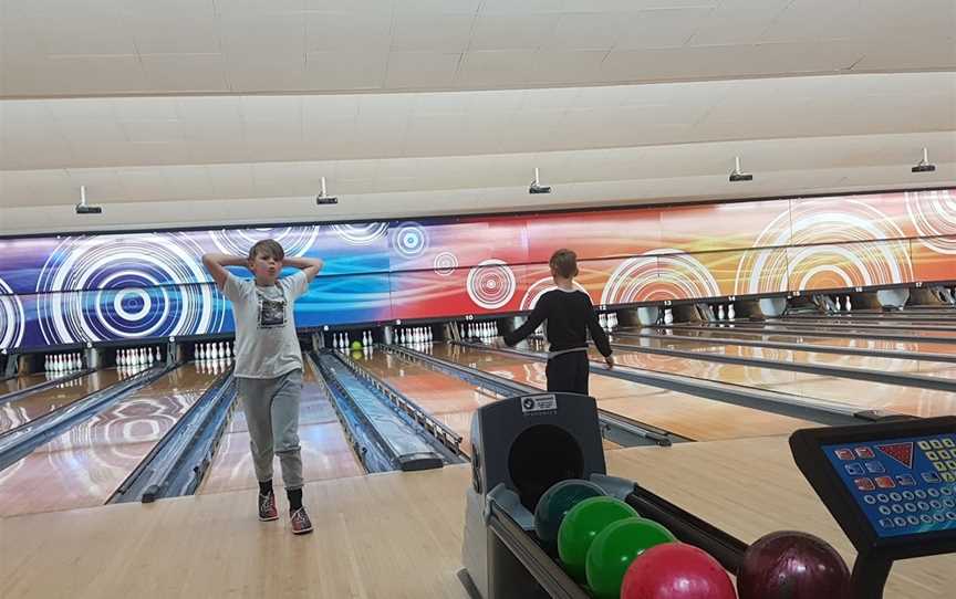 Zone Bowling Cross Road - Ten Pin Bowling, Laser Tag, Arcade Games, Westbourne Park, sa