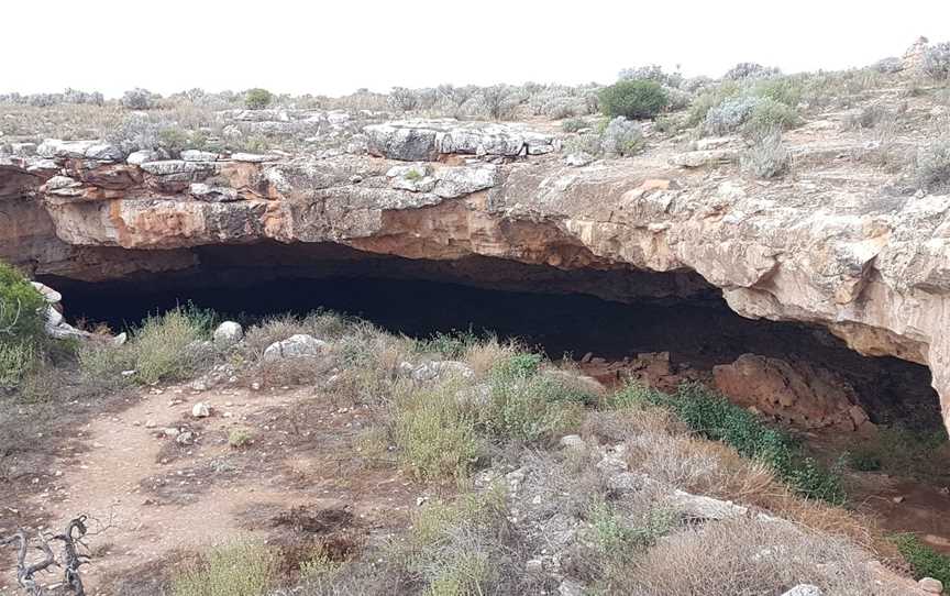 Murrawijinie Caves, Nullarbor, SA