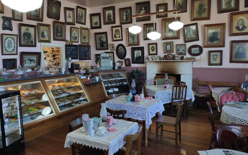 Cafe Collectables & Cake, Sisters Creek, TAS