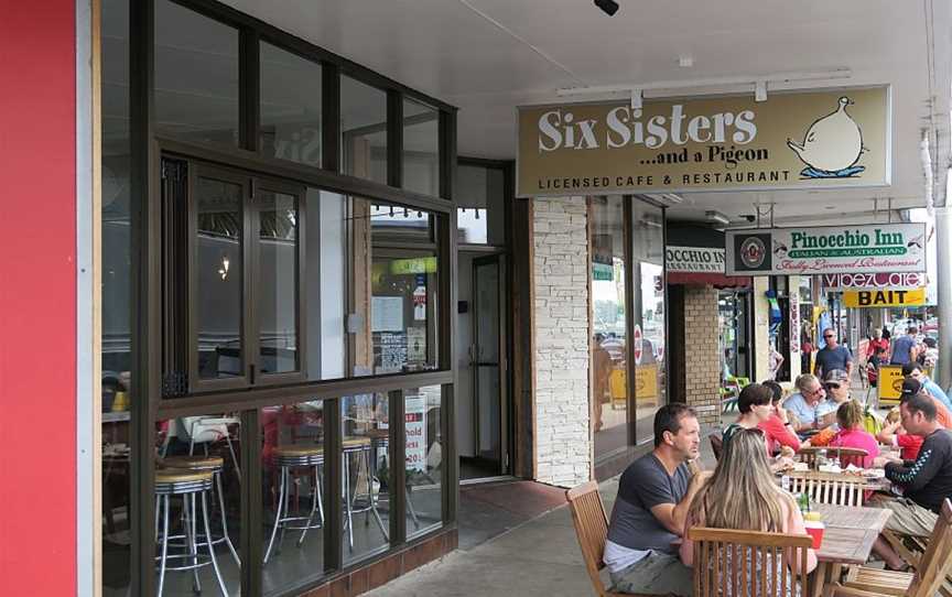 Six Sisters & A Pigeon, Lakes Entrance, VIC