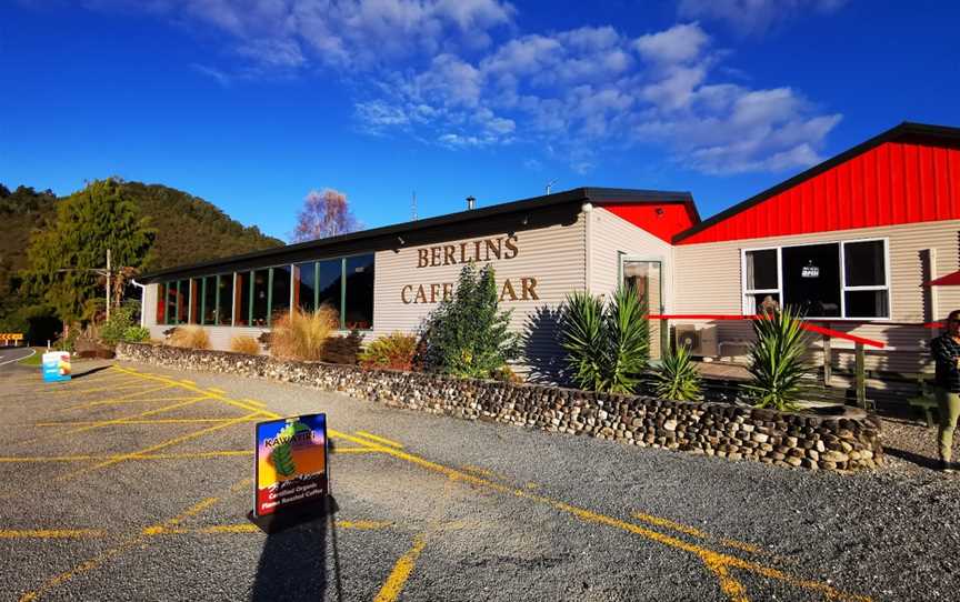 Berlins Café, Bar, Campground & Backpacker, Westport, New Zealand
