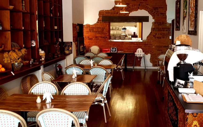 Our restaurant is an warm and inviting space of timber and Indonesian decor