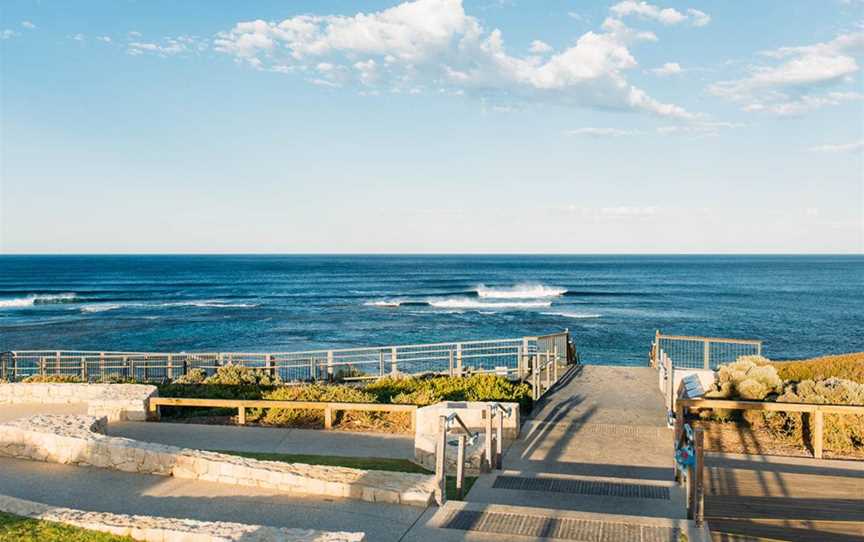 Surfing at Surfers Point, Attractions in Prevelly