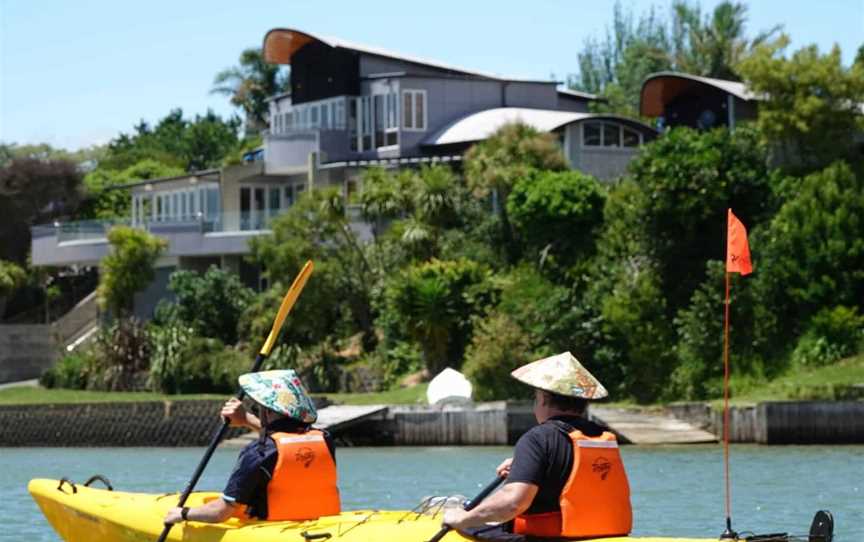 The Riverhead Tavern Kayak Tour, Tours in Auckland